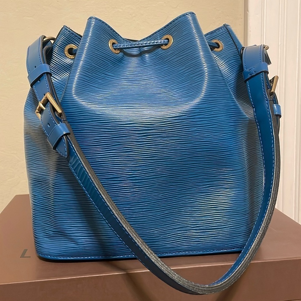 Louis Vuitton Petit Noe Epi Leather Shoulder Bag - Picture 3 of 15
